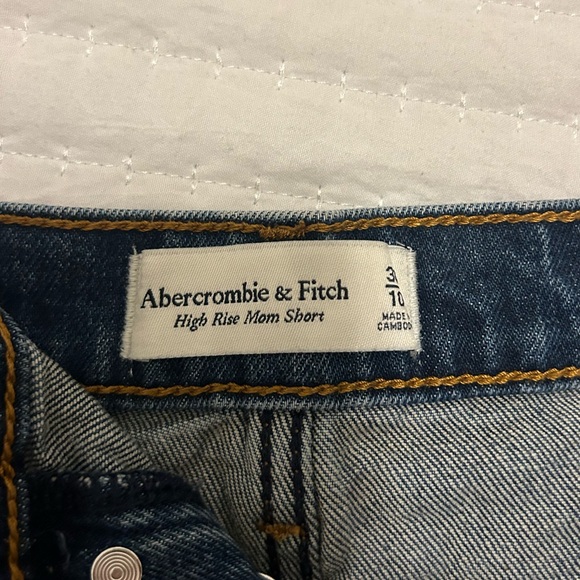 Abercrombie & Fitch High Rise Mom Short - Picture 3 of 3